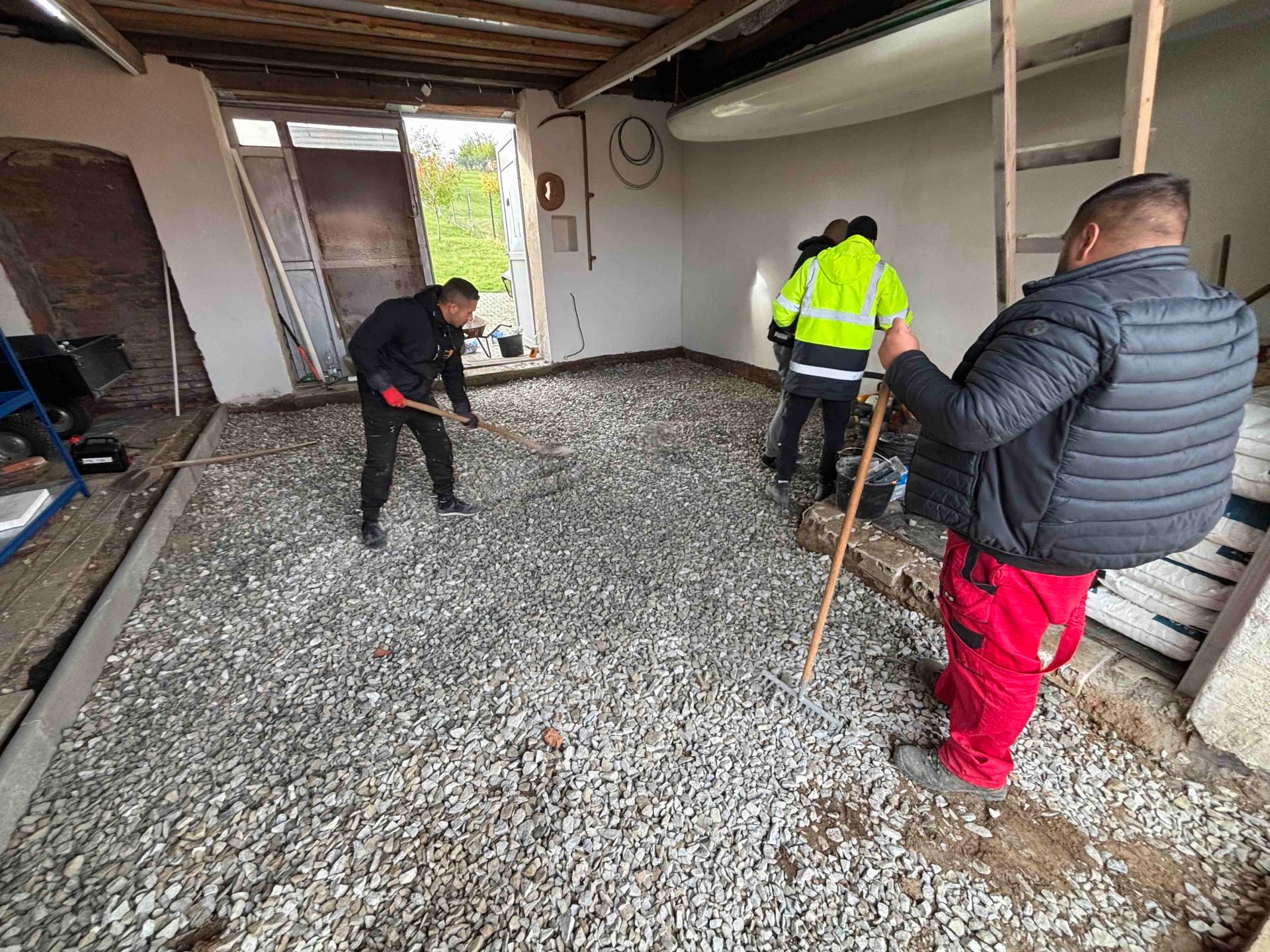 Zámková dlažba – před realizací